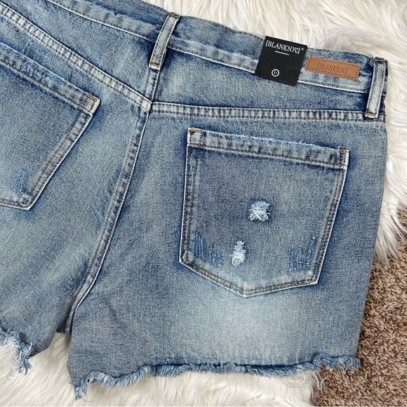 Blank NYC Ripped Frayed Jean Shorts Medium Wash Size 31 - Picture 5 of 8